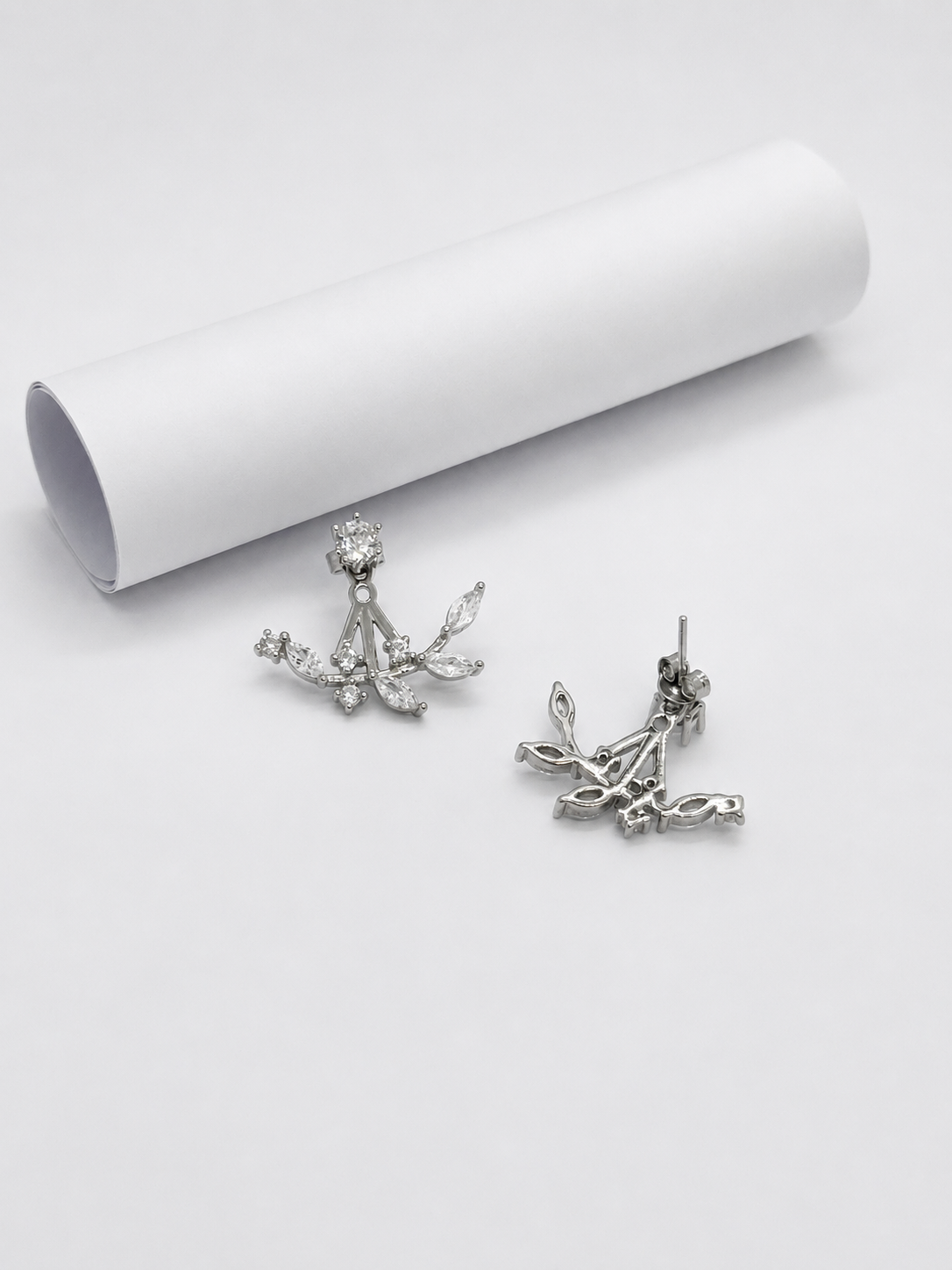 92.5 Sterling silver-Celeste Leaf Spark Stud Earrings