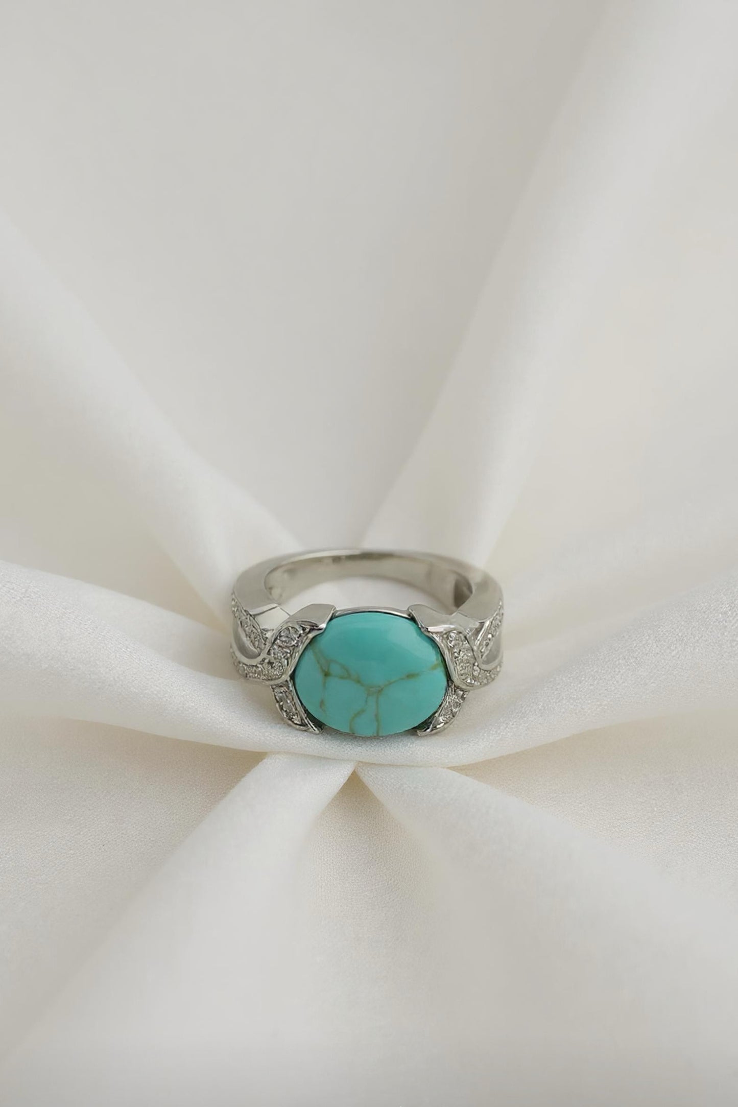 Elegant Turquoise Oval Silver Ring