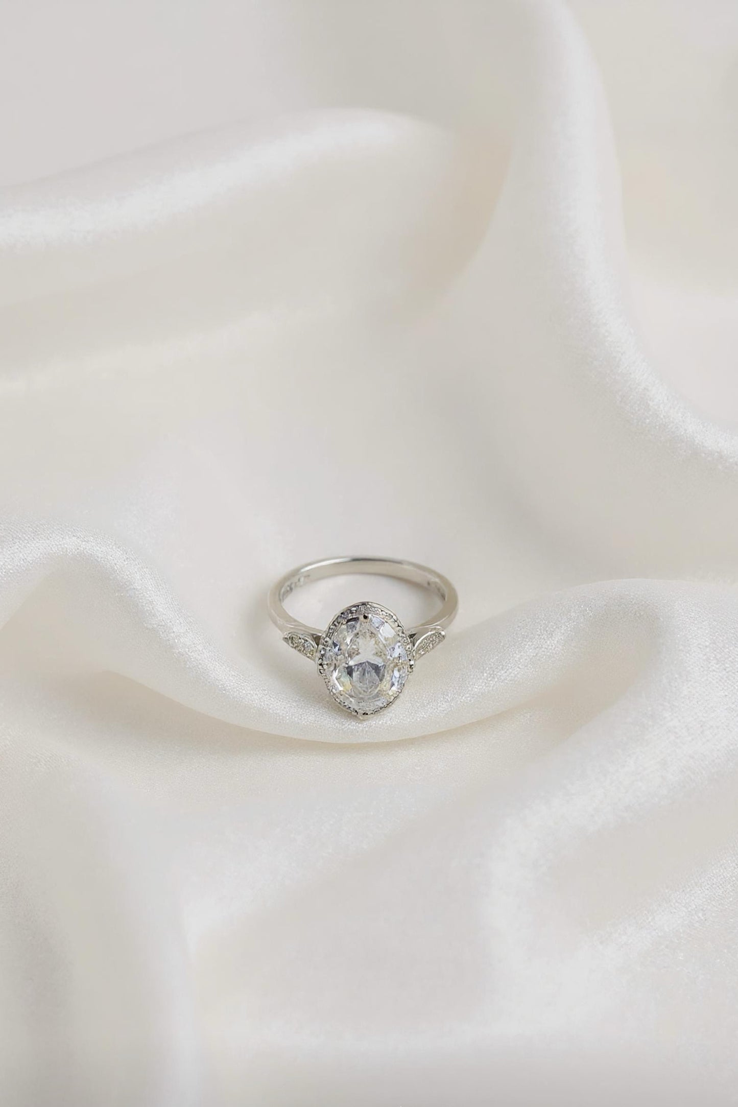 Oval Halo Sparkle Ring