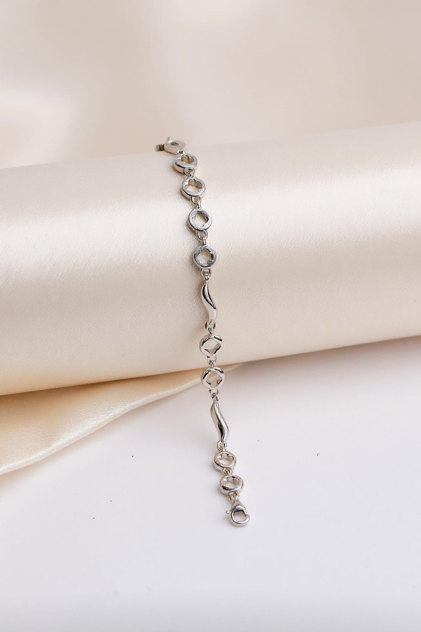 Minimal Circle Chain Bracelet