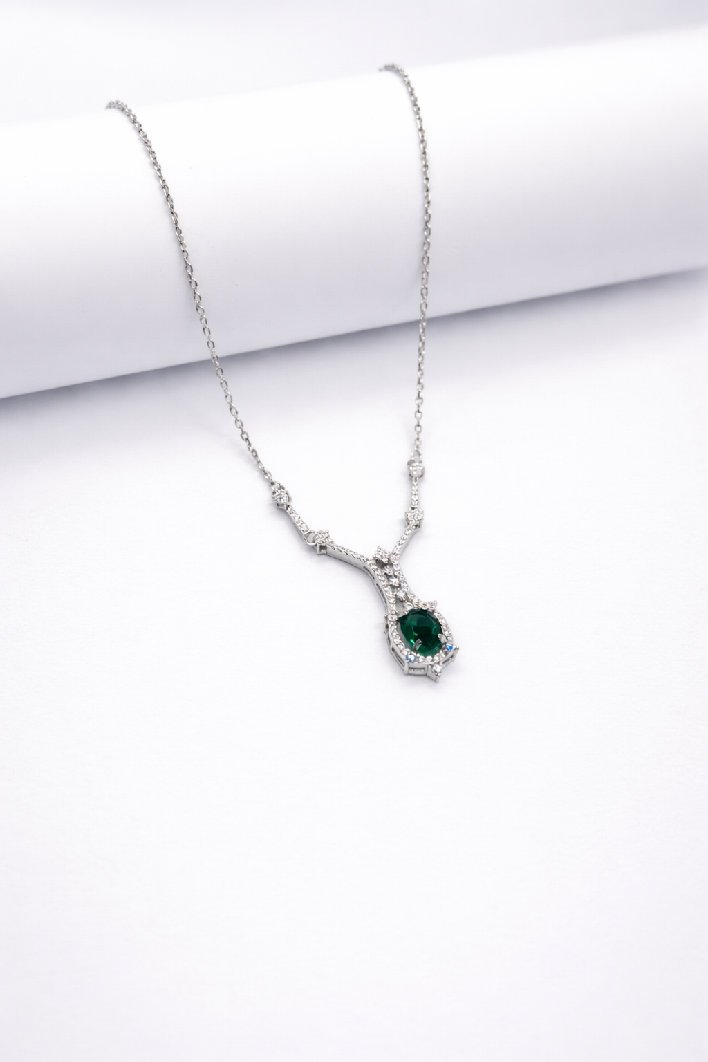 Emerald Elegance Shivara Pendant Set – 925 Silver