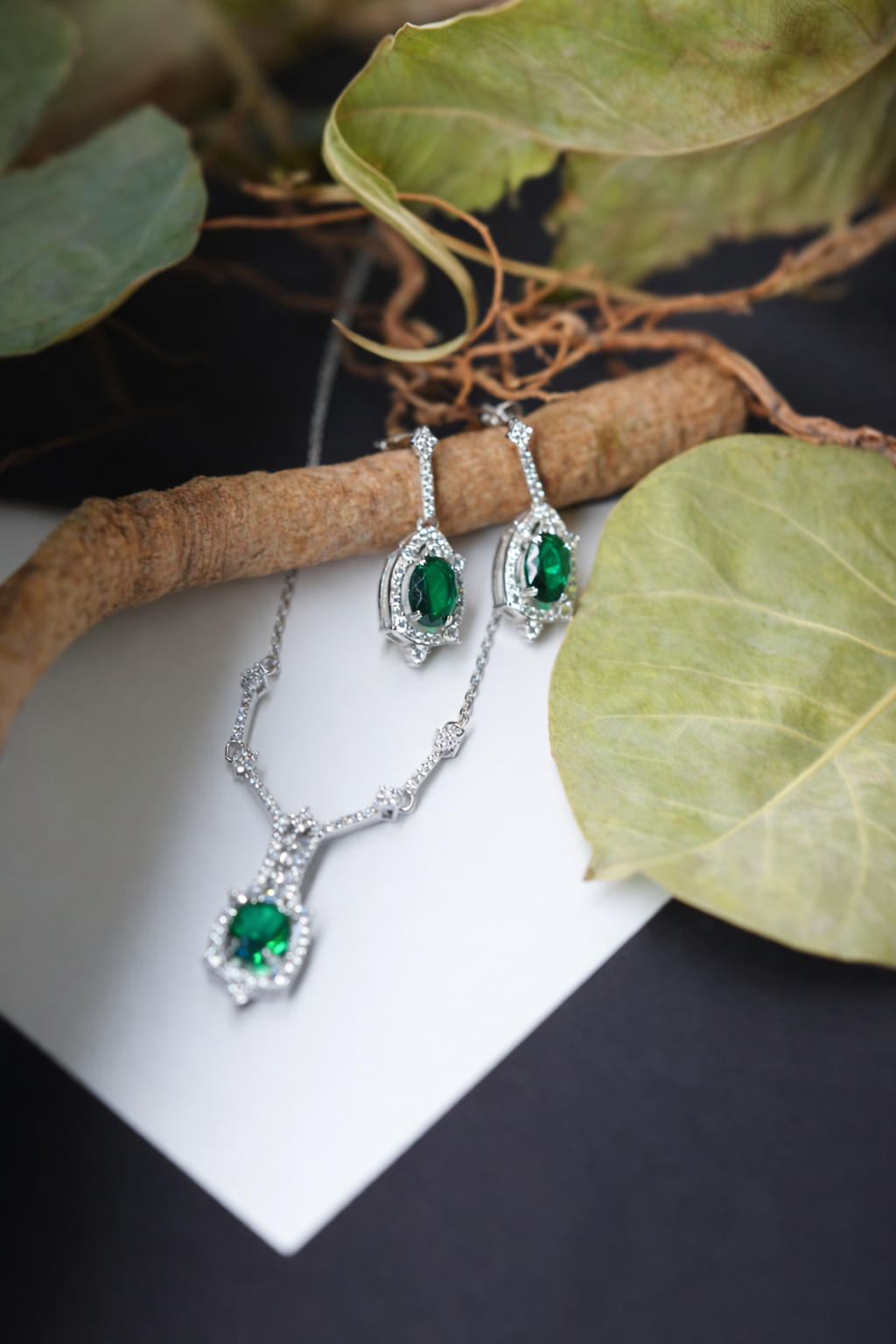 Emerald Elegance Shivara Pendant Set – 925 Silver