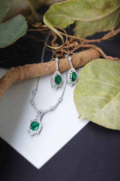 Emerald Elegance Shivara Pendant Set – 925 Silver