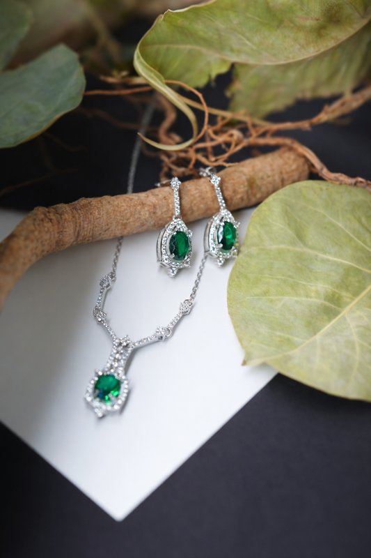 Emerald Elegance Shivara Pendant Set – 925 Silver