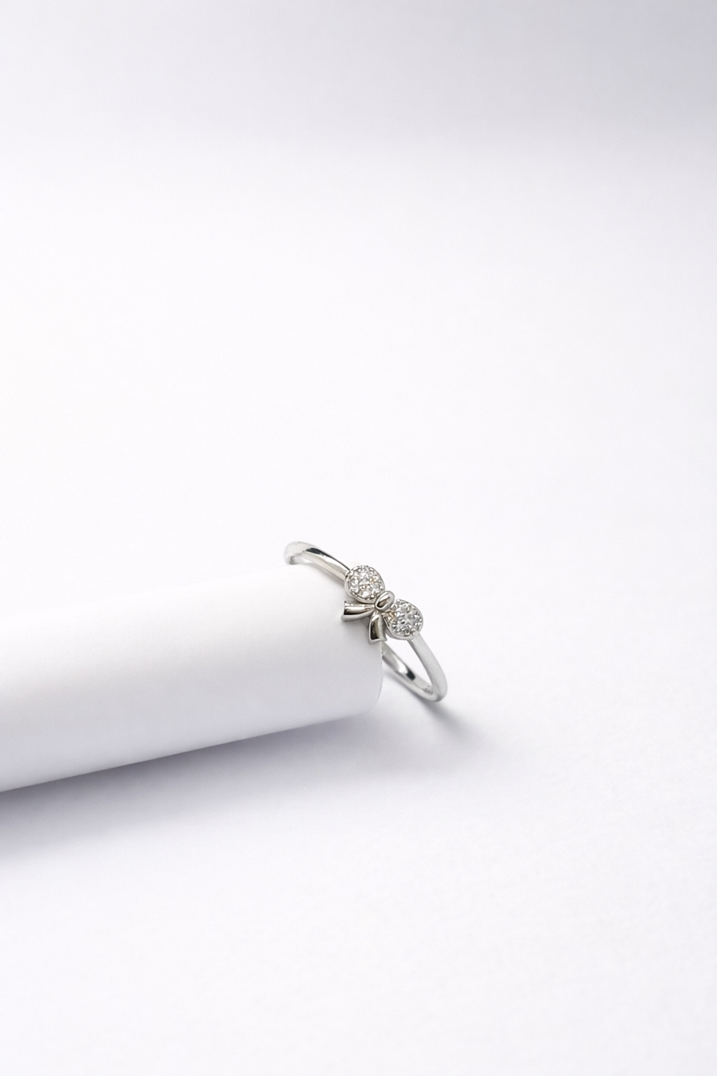 Bow Charm Dual-Stone Ring – Minimal Elegance in Silver