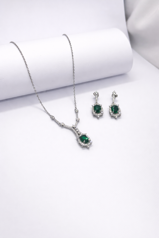 Emerald Elegance Shivara Pendant Set – 925 Silver