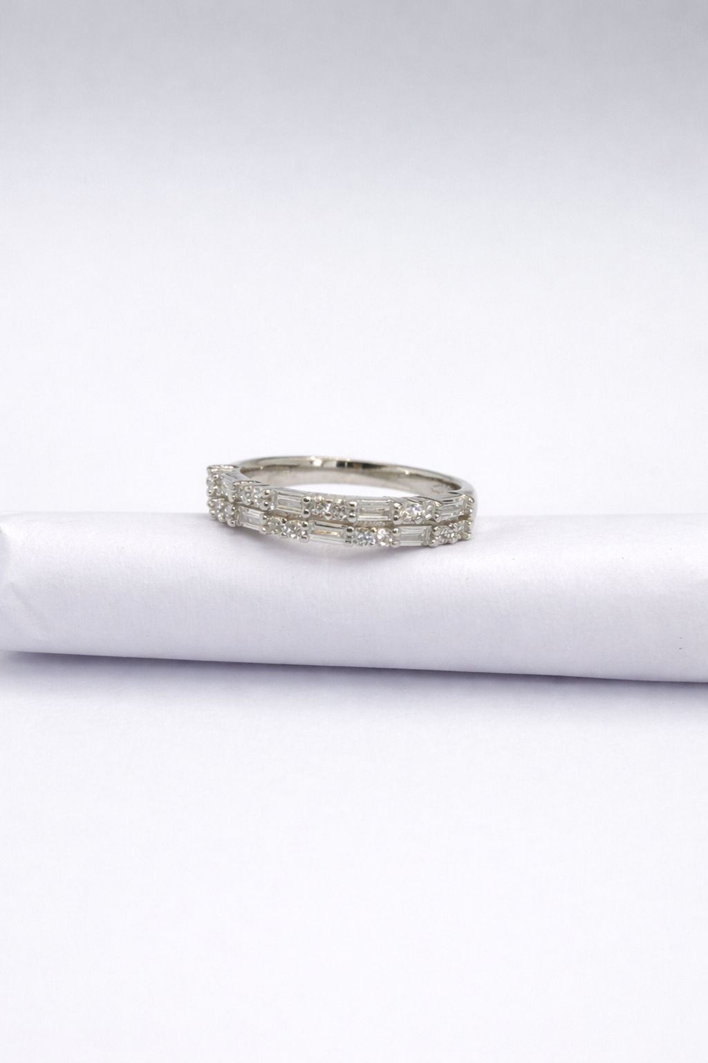 Elegant Dual-Line Baguette & Round Diamond Ring