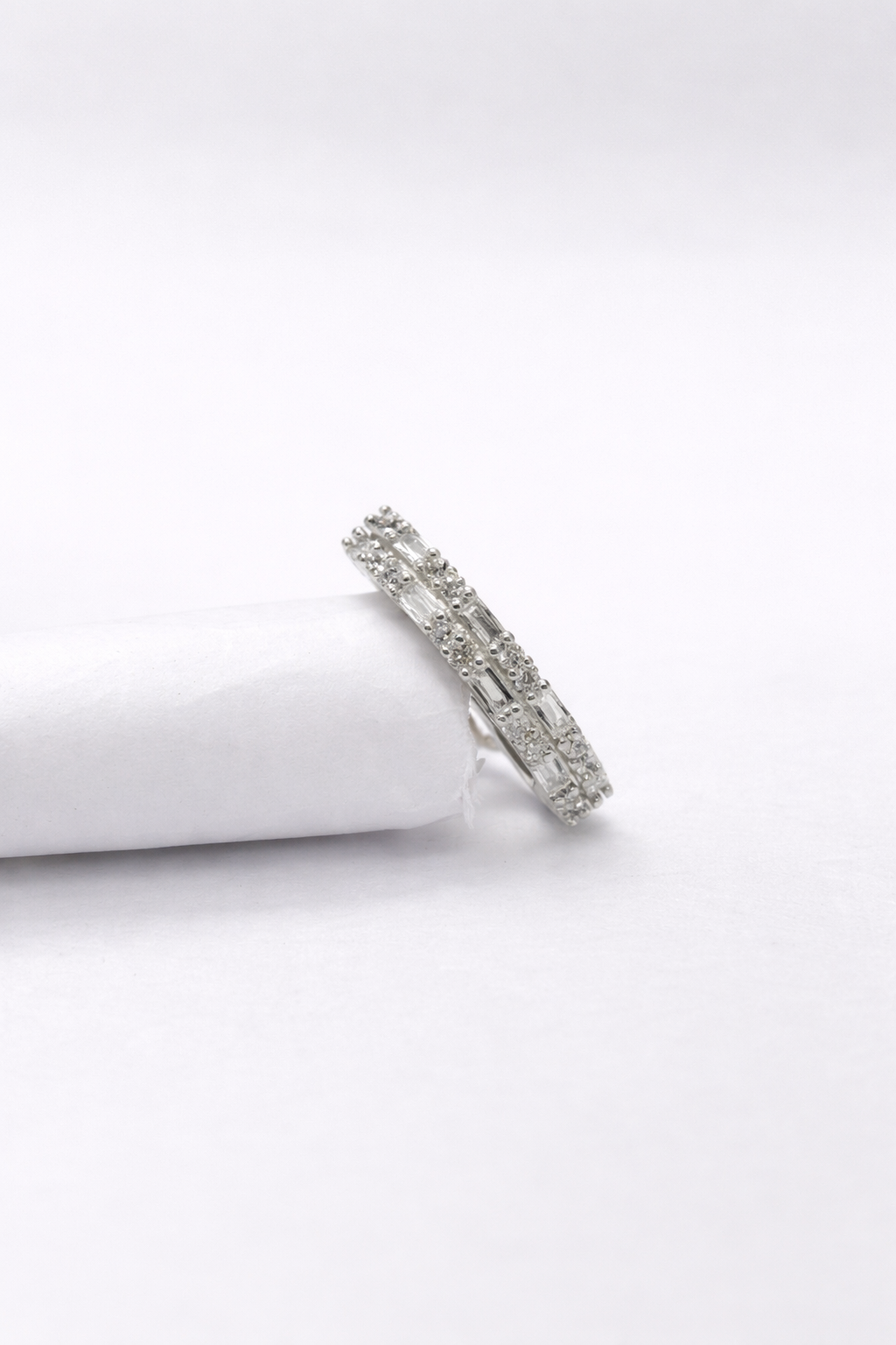 Elegant Dual-Line Baguette & Round Diamond Ring