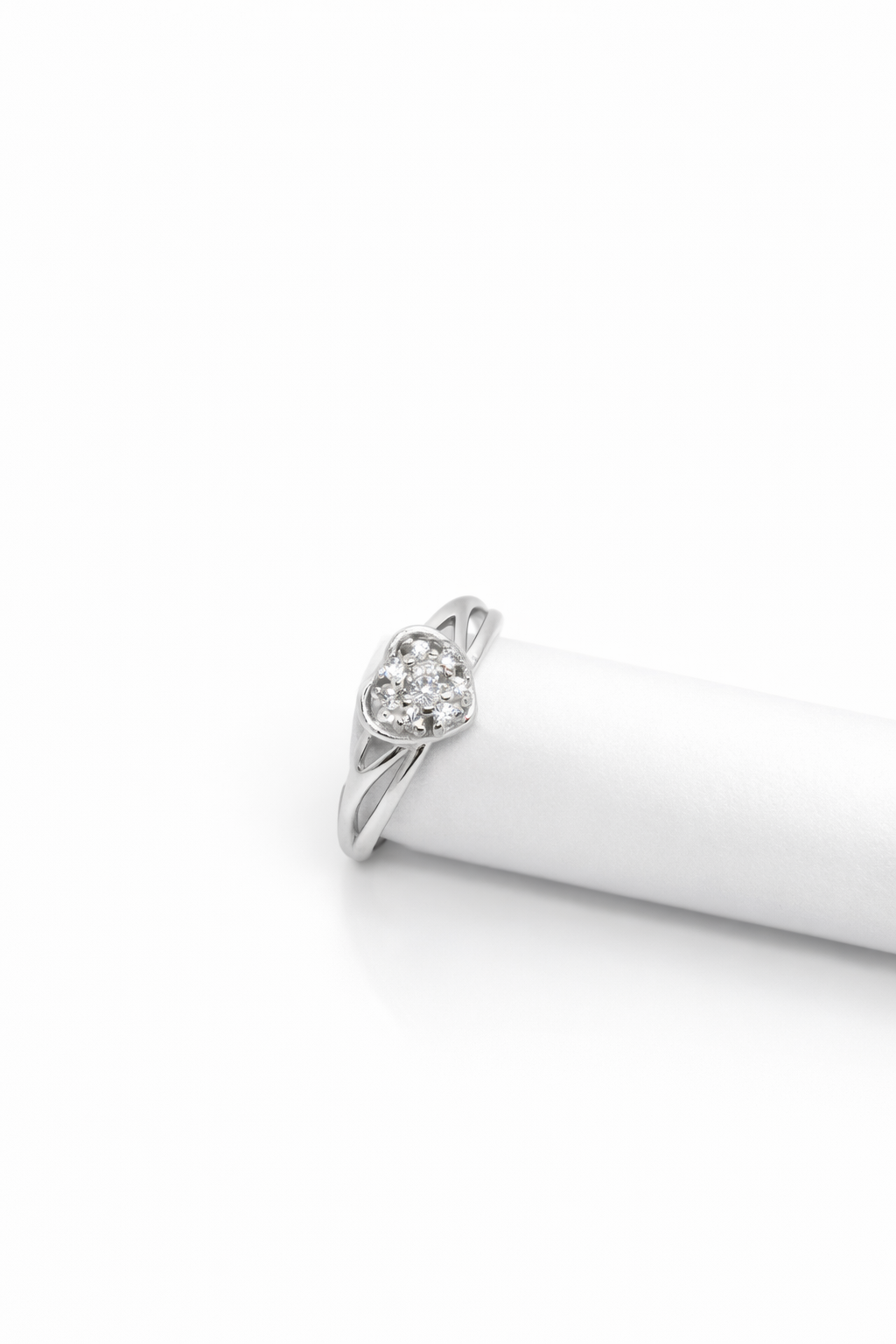 Heart Cluster Silver Ring – Elegant Sparkle