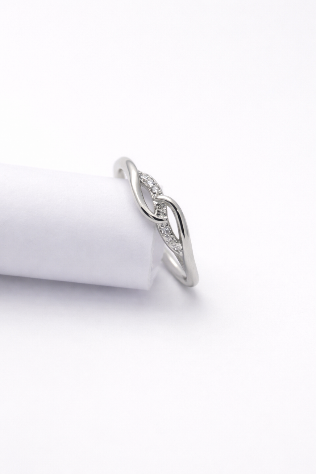 Shivara minimalist rings