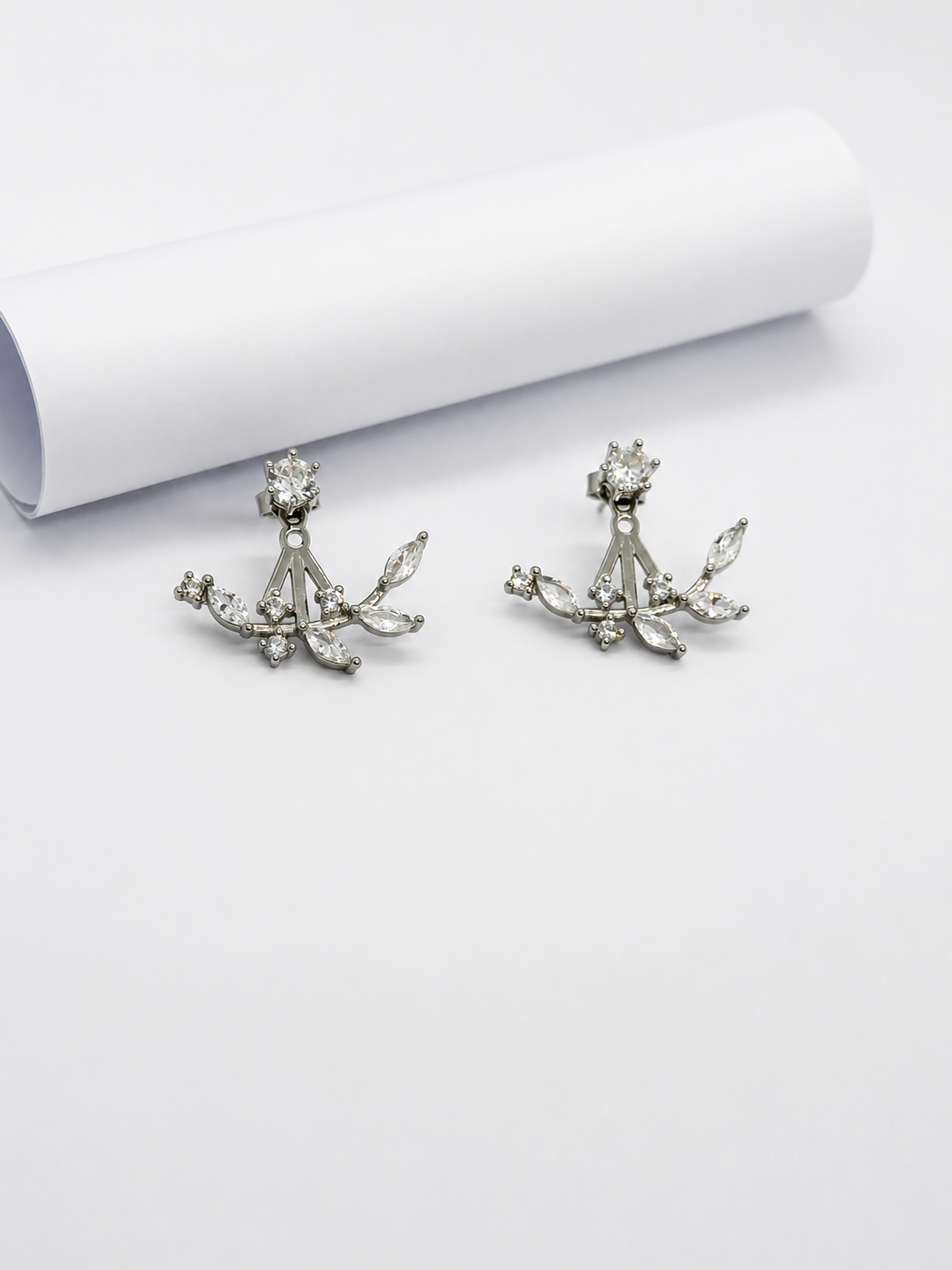 92.5 Sterling silver-Celeste Leaf Spark Stud Earrings