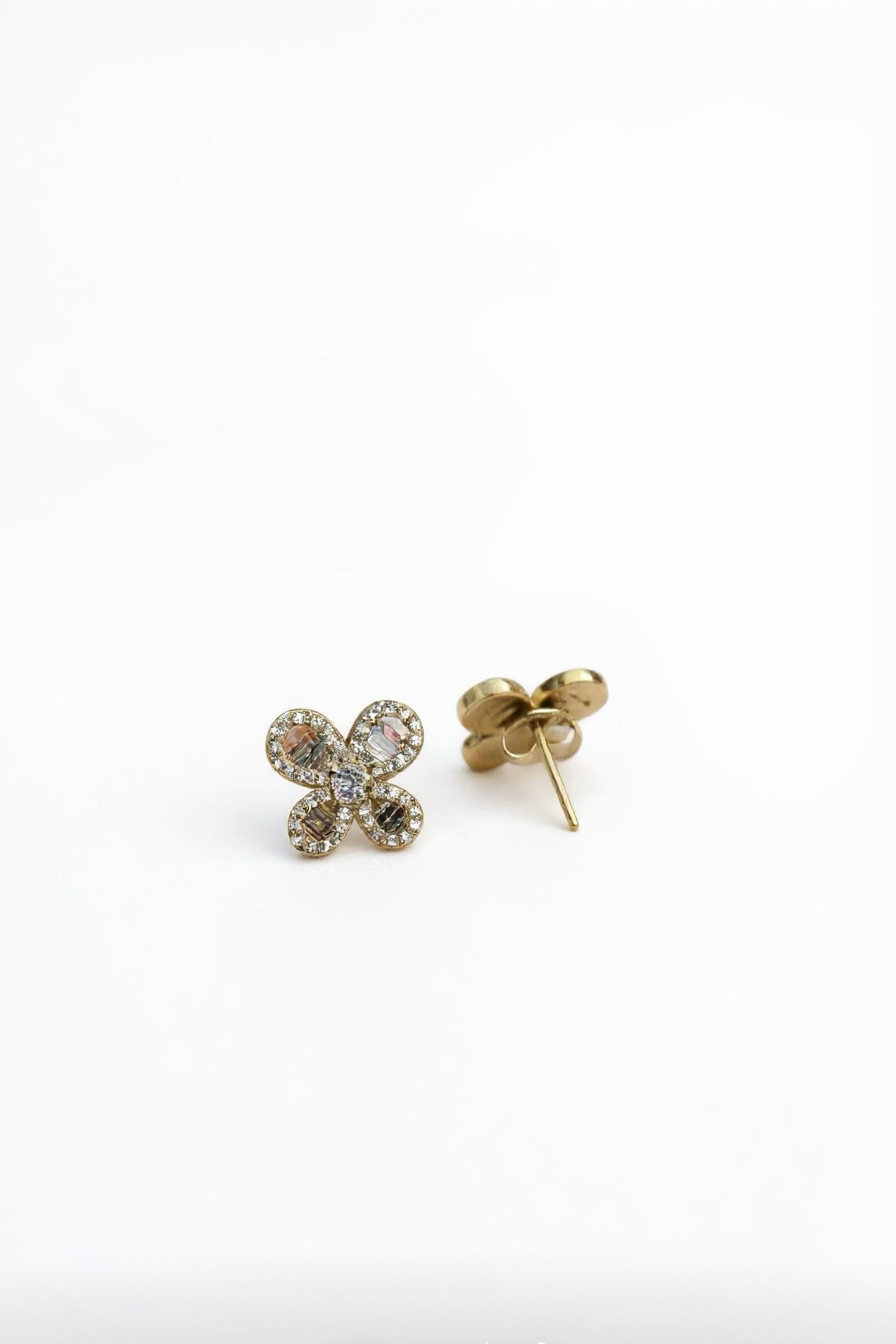 Luxe Baguette Blossom Studs
Premium Flower-Shaped Crystal Ear Studs