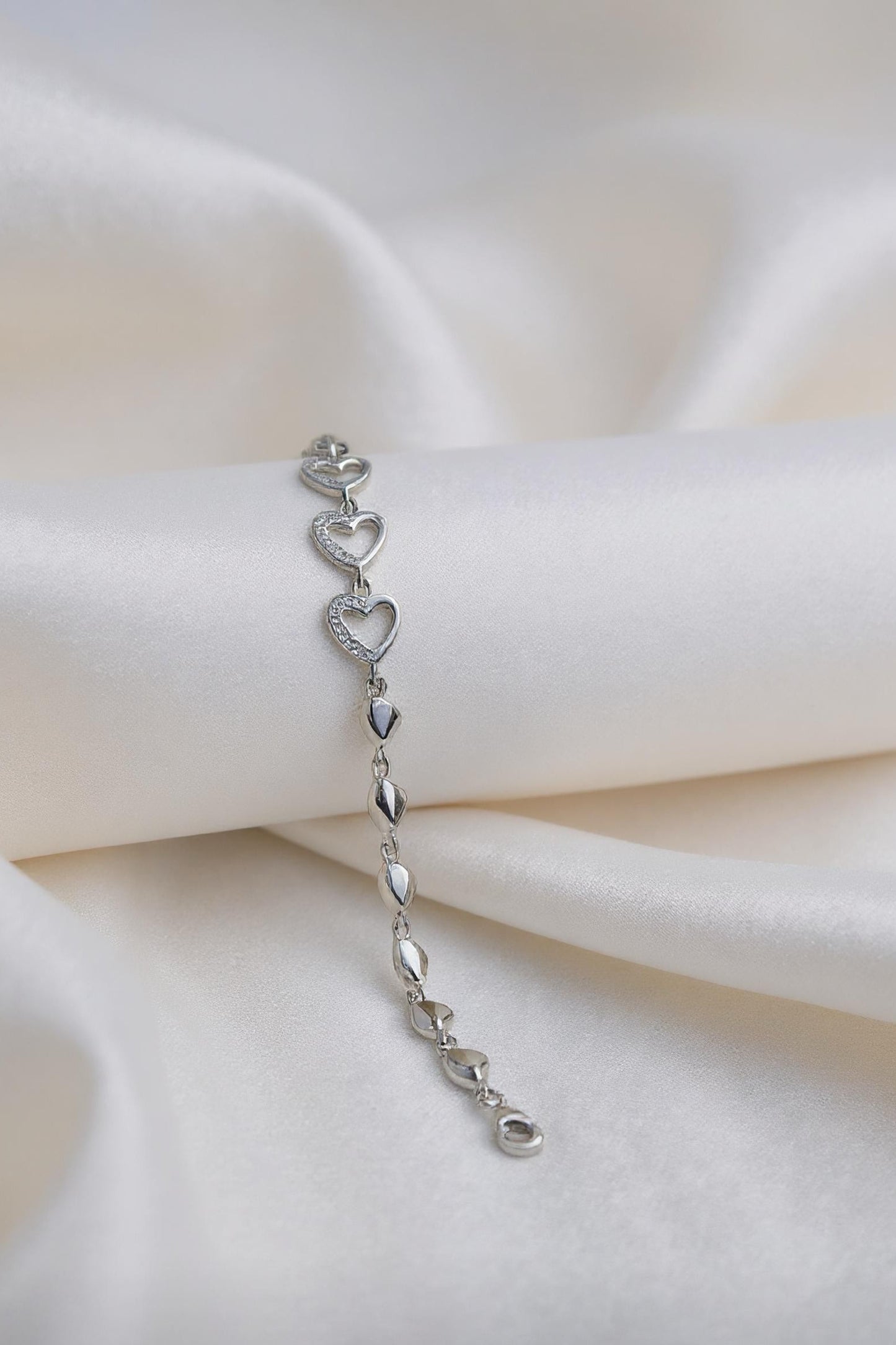 Elegant Heart Link Bracelet